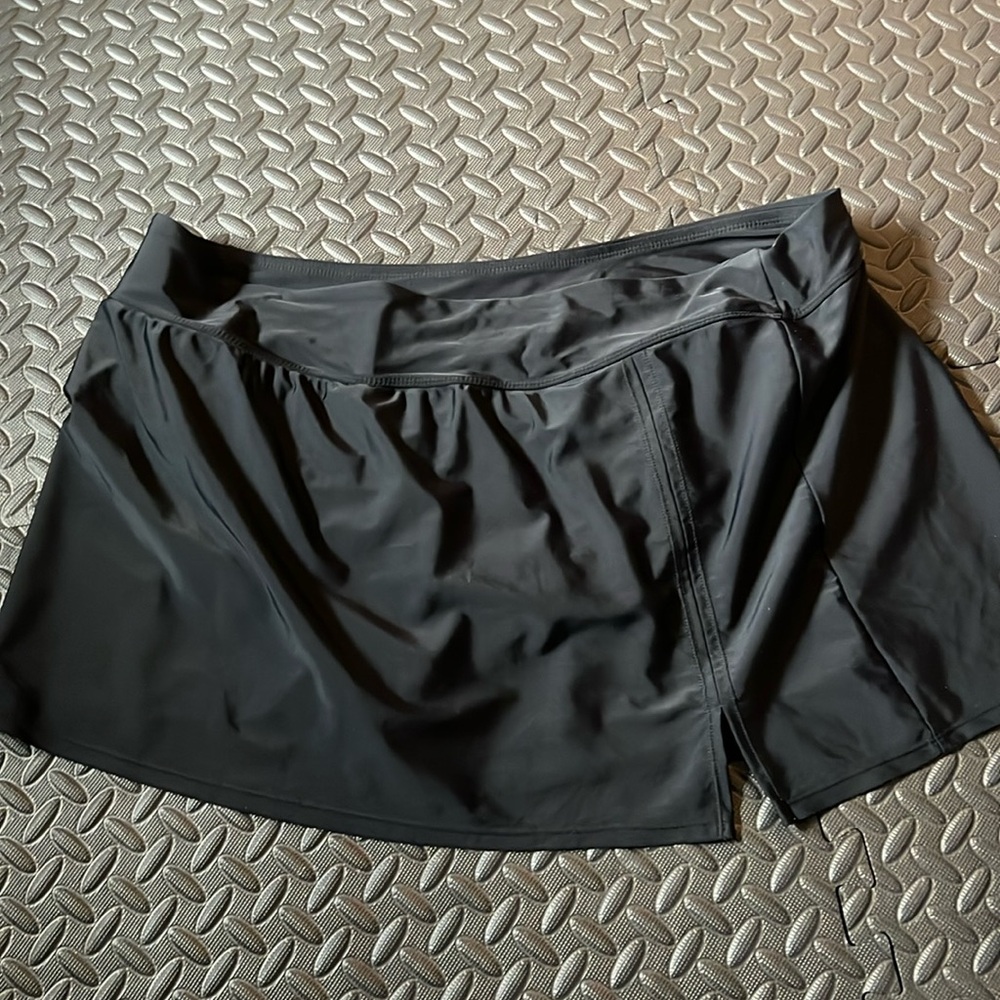 EUC women’s Black plus size 2x swim skirt